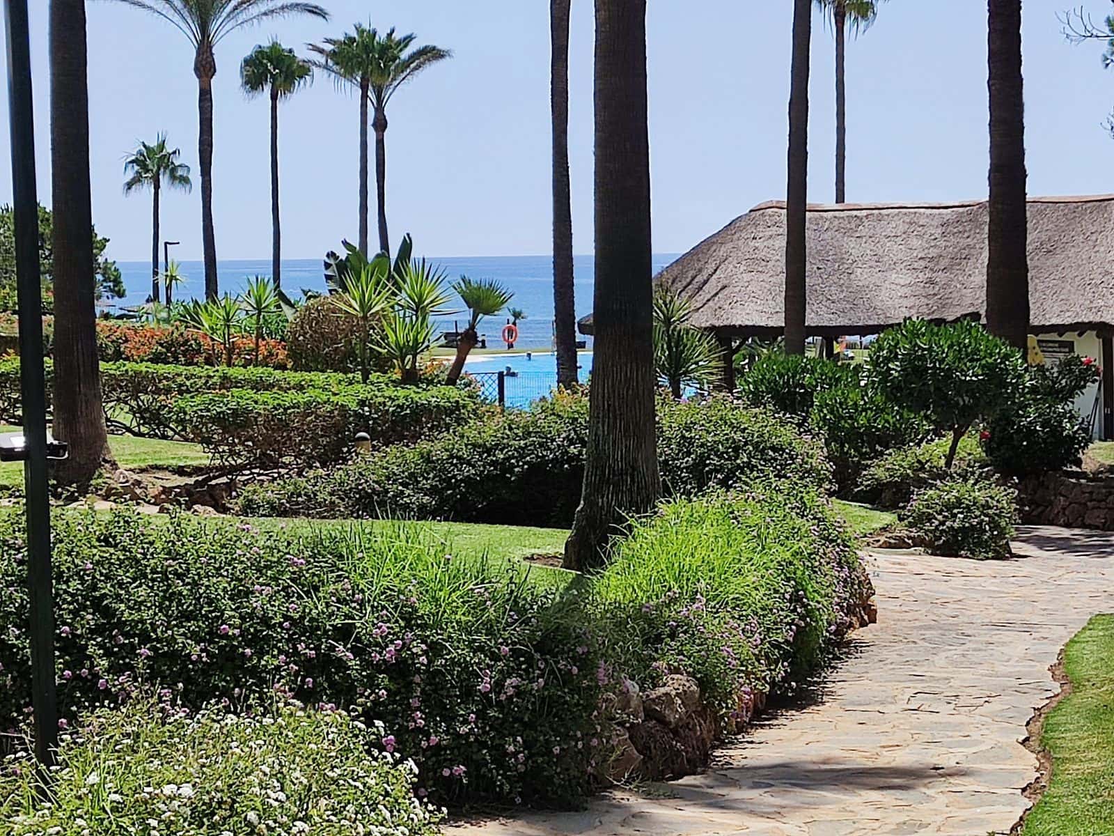 2 soveværelse Strandlejlighed til salg i Calahonda med swimmingpool garage - € 610.000 (Ref: 8598672)