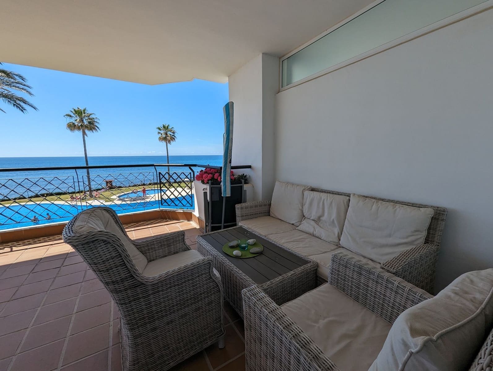 2 soveværelse Strandlejlighed til salg i Calahonda med swimmingpool garage - € 610.000 (Ref: 8598672)