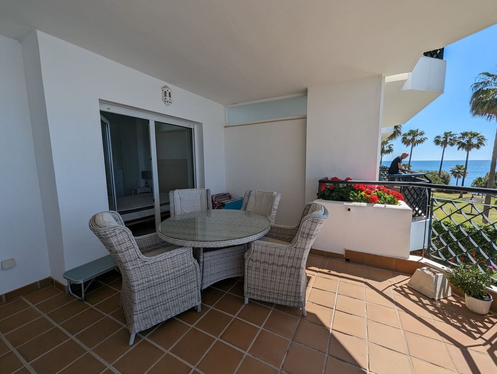 2 soveværelse Strandlejlighed til salg i Calahonda med swimmingpool garage - € 610.000 (Ref: 8598672)