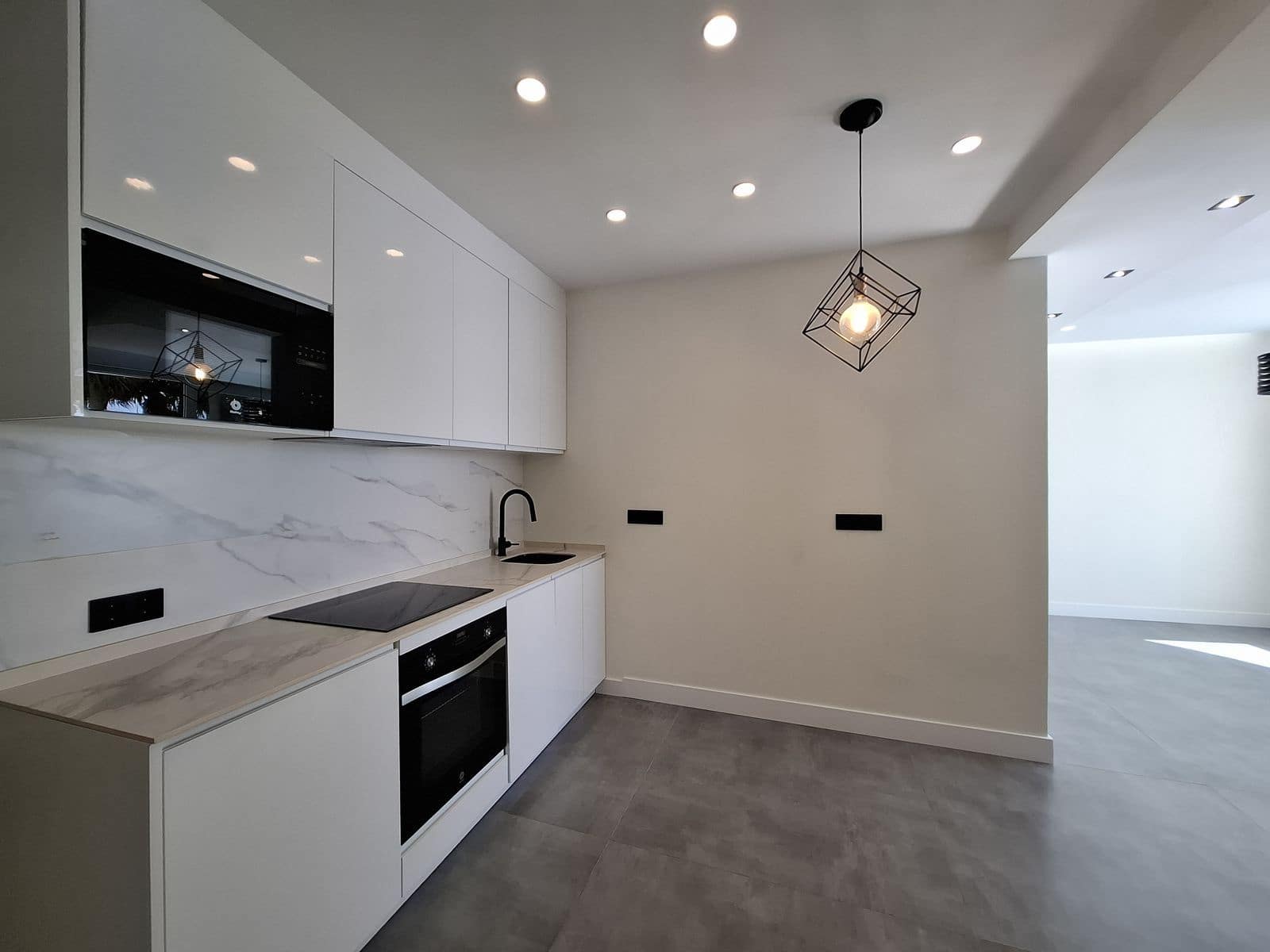 2 soveværelse Strandlejlighed til salg i Calahonda med swimmingpool garage - € 498.000 (Ref: 8600284)