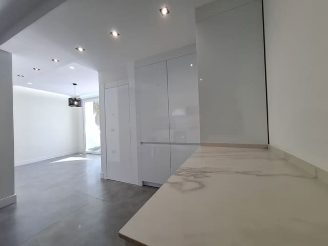 2 soveværelse Strandlejlighed til salg i Calahonda, Mijas med swimmingpool garage - € 498.000 (Ref: 8600284)