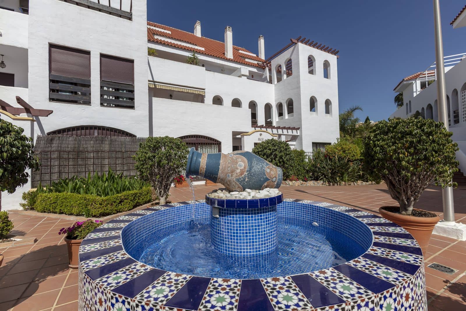 3 bedroom Apartment for sale in Nueva Andalucia with pool garage - € 595,000 (Ref: 8600818)