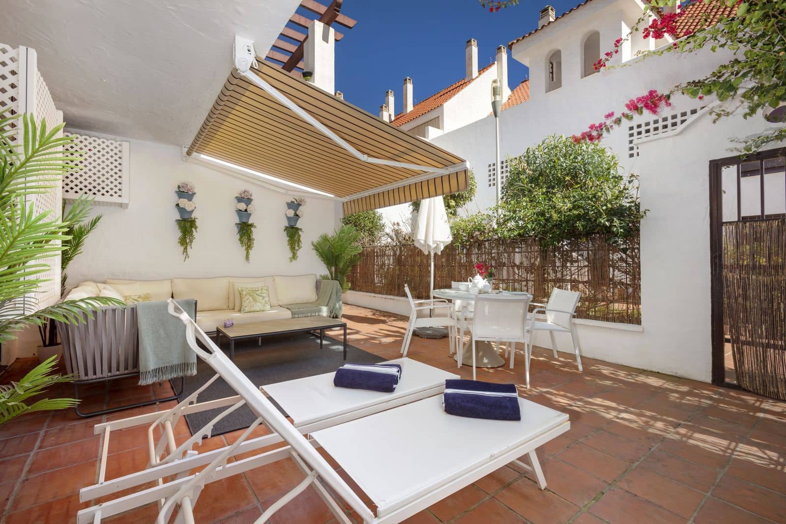 3 bedroom Apartment for sale in Nueva Andalucia with pool garage - € 595,000 (Ref: 8600818)