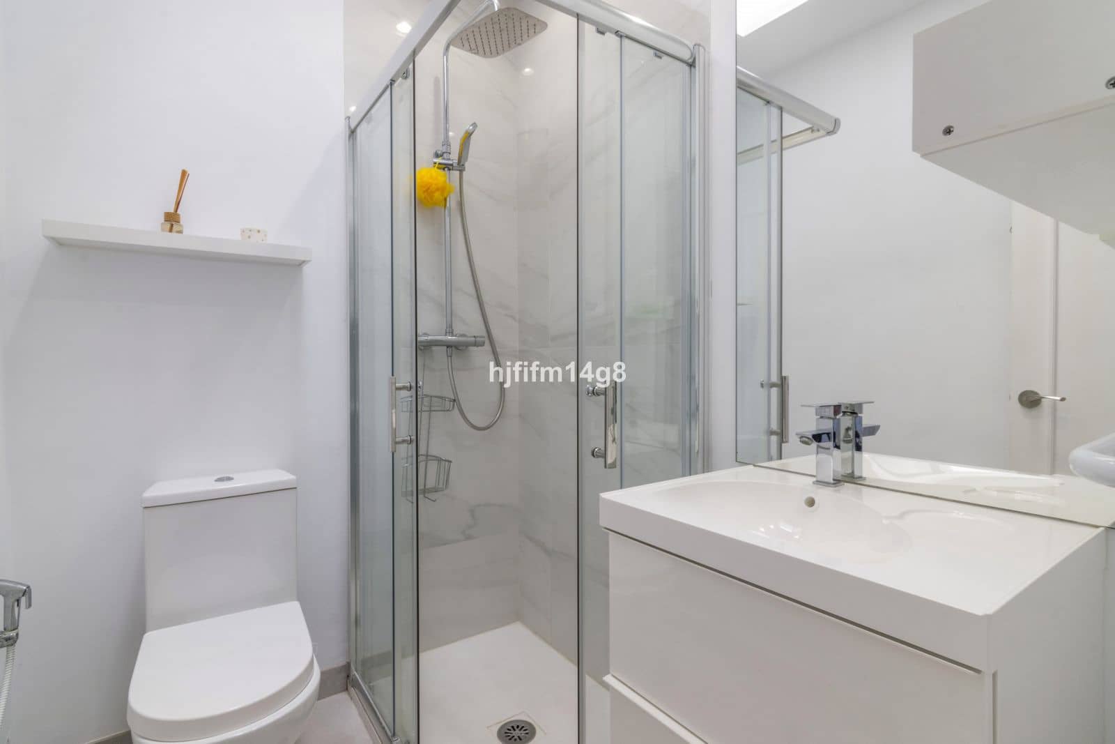 2 bedroom Apartment for sale in Nueva Andalucia with pool garage - € 525,000 (Ref: 8602646)