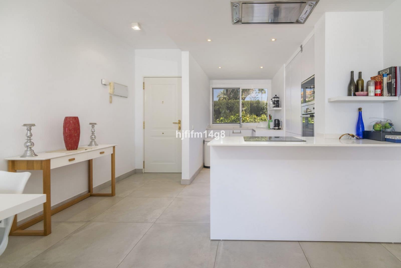 2 bedroom Apartment for sale in Nueva Andalucia with pool garage - € 525,000 (Ref: 8602646)