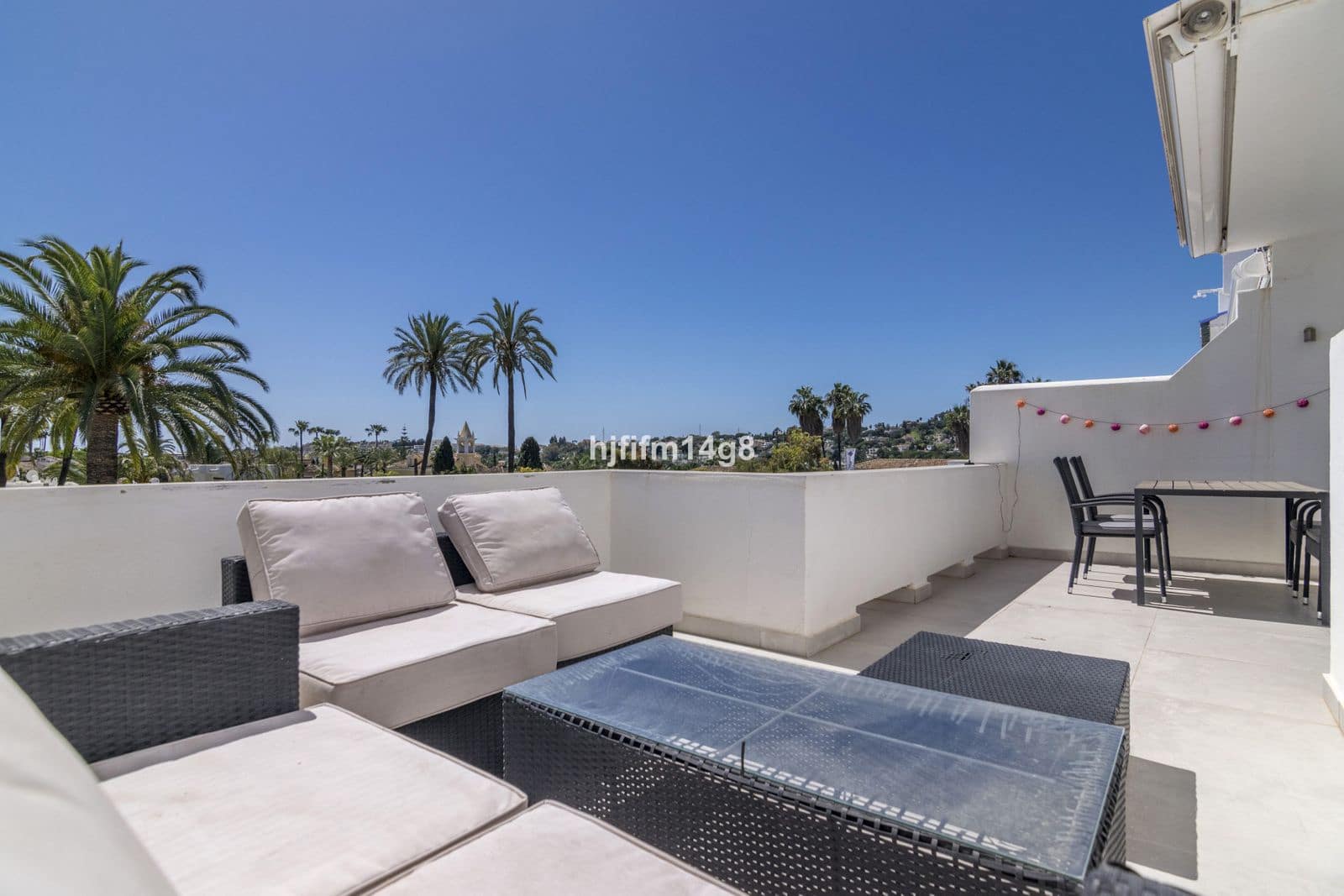 2 bedroom Apartment for sale in Nueva Andalucia with pool garage - € 525,000 (Ref: 8602646)