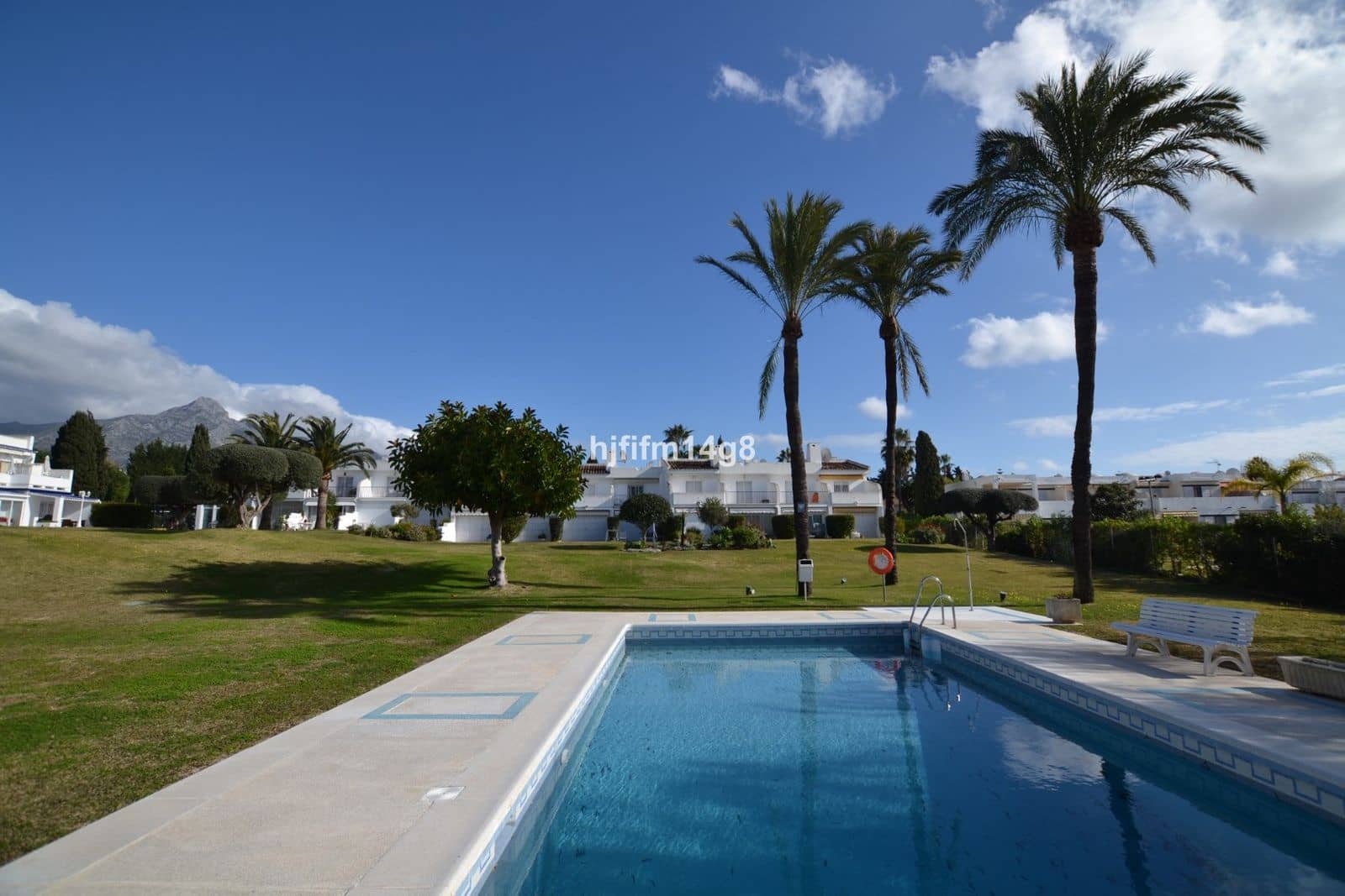 2 bedroom Apartment for sale in Nueva Andalucia with pool garage - € 525,000 (Ref: 8602646)