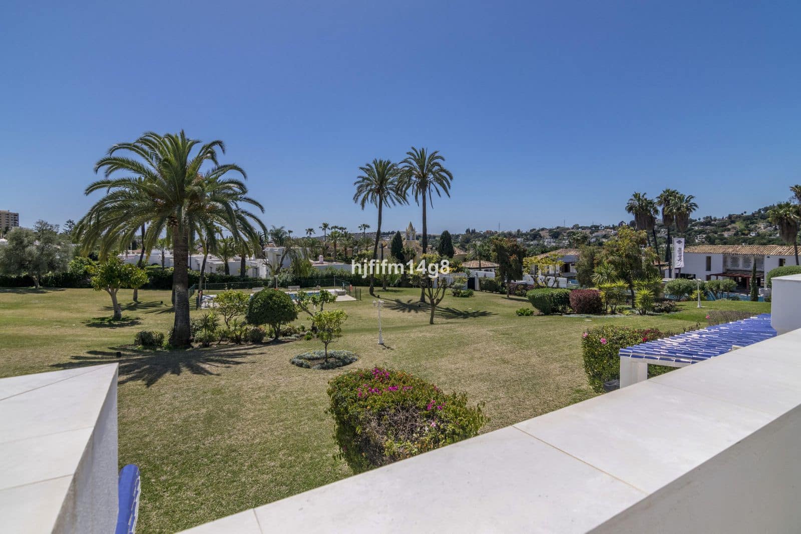 2 bedroom Apartment for sale in Nueva Andalucia with pool garage - € 525,000 (Ref: 8602646)