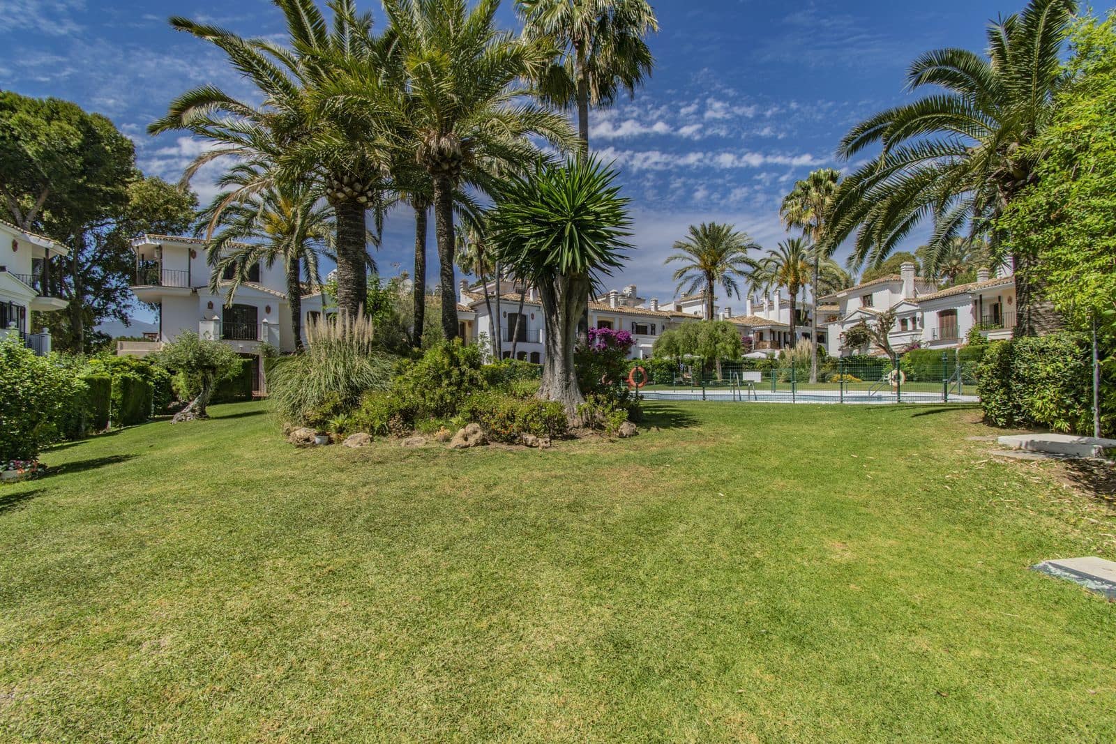 2 soverom Hus til salgs i Estepona med svømmebasseng garasje - € 650 000 (Ref: 8602708)