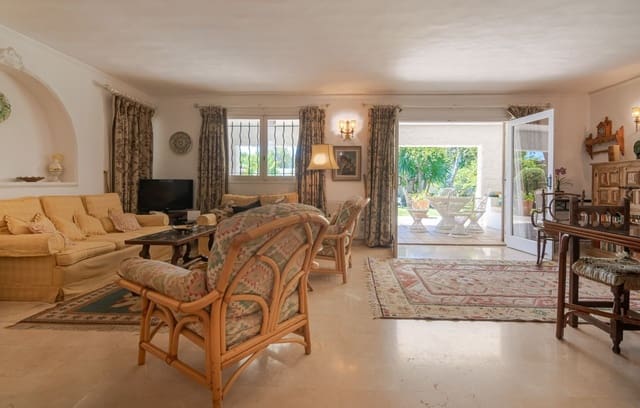 4 soverom Villa til salgs i San Pedro de Alcantara, Marbella med svømmebasseng garasje - € 1 900 000 (Ref: 8607402)