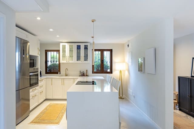 2 soverom Leilighet til salgs i Benahavís med svømmebasseng garasje - € 549 000 (Ref: 8611046)