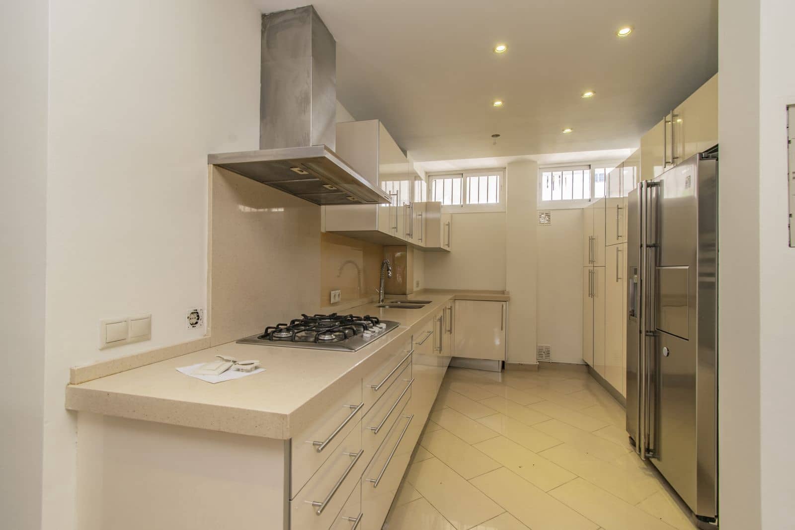 3 soverom Leilighet til salgs i Nueva Andalucia med svømmebasseng garasje - € 425 000 (Ref: 8613791)