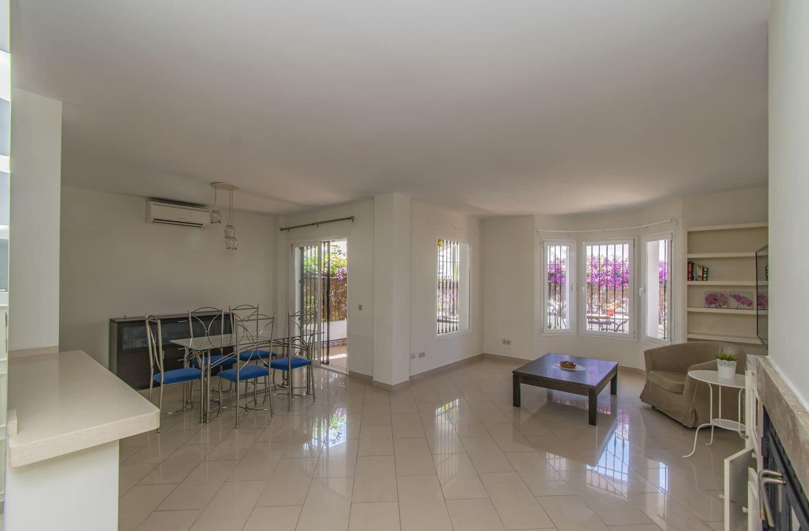 3 soverom Leilighet til salgs i Nueva Andalucia med svømmebasseng garasje - € 425 000 (Ref: 8613791)