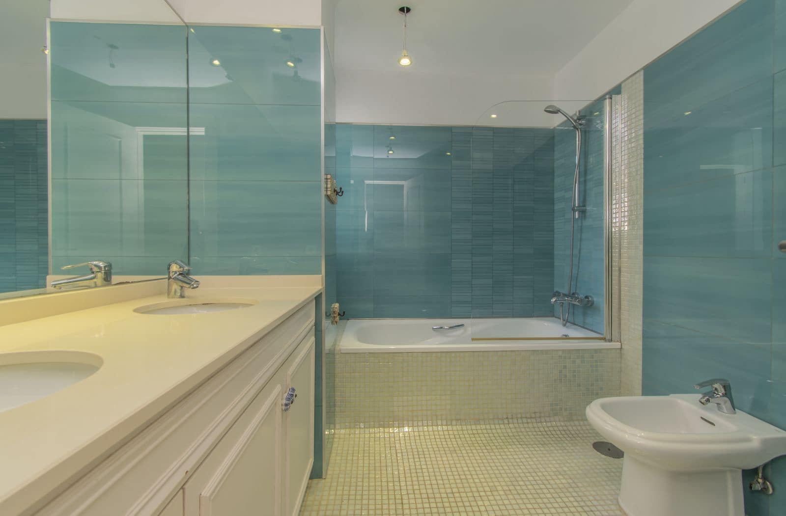 3 soverom Leilighet til salgs i Nueva Andalucia med svømmebasseng garasje - € 425 000 (Ref: 8613791)