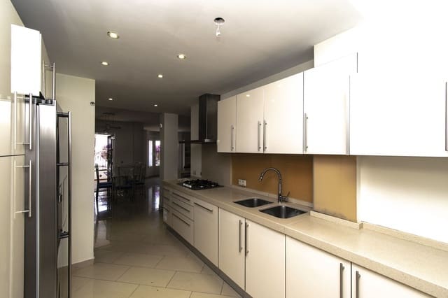 3 slaapkamer Appartement te koop in Nueva Andalucia, Marbella met zwembad garage - € 425.000 (Ref: 8613791)