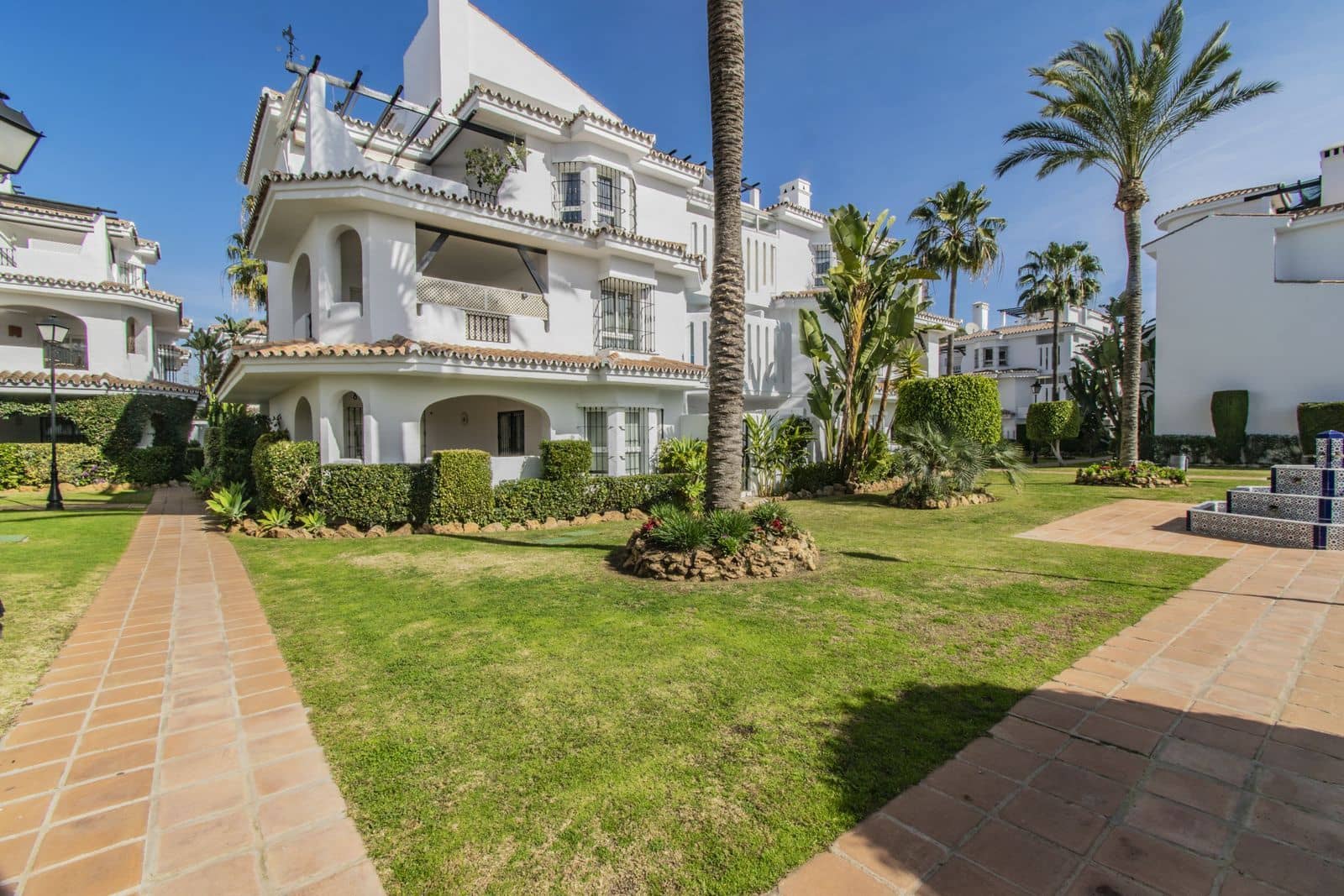 3 soverom Leilighet til salgs i Nueva Andalucia med svømmebasseng garasje - € 425 000 (Ref: 8613791)