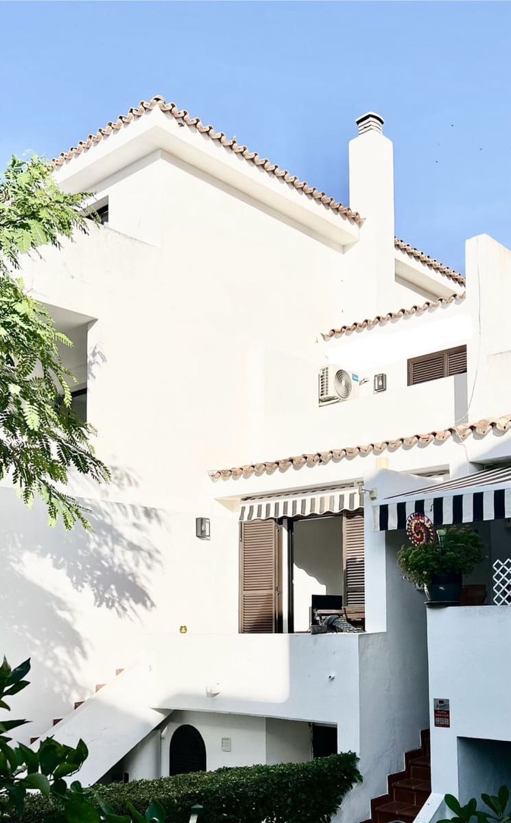 3 slaapkamer Huis te koop in Estepona met zwembad garage - € 540.000 (Ref: 8613806)