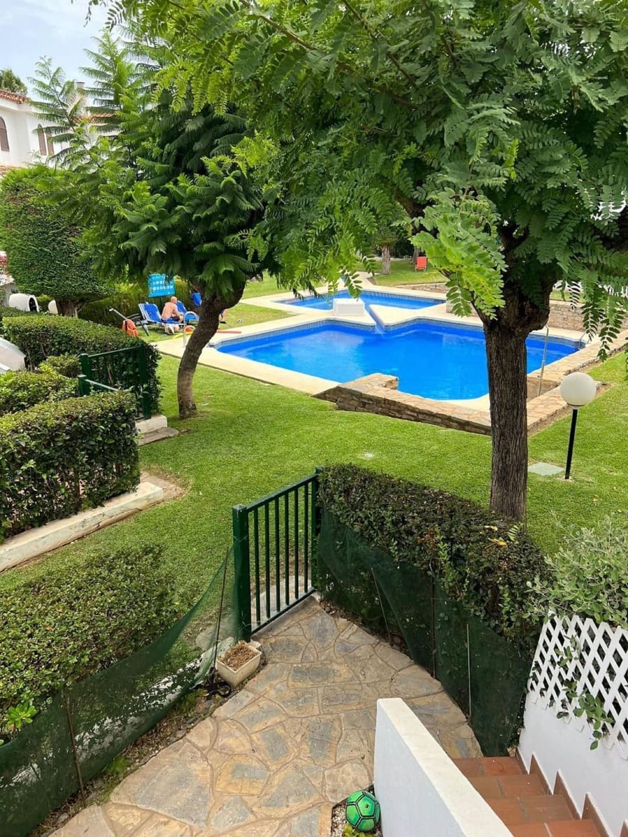 3 slaapkamer Huis te koop in Estepona met zwembad garage - € 540.000 (Ref: 8613806)