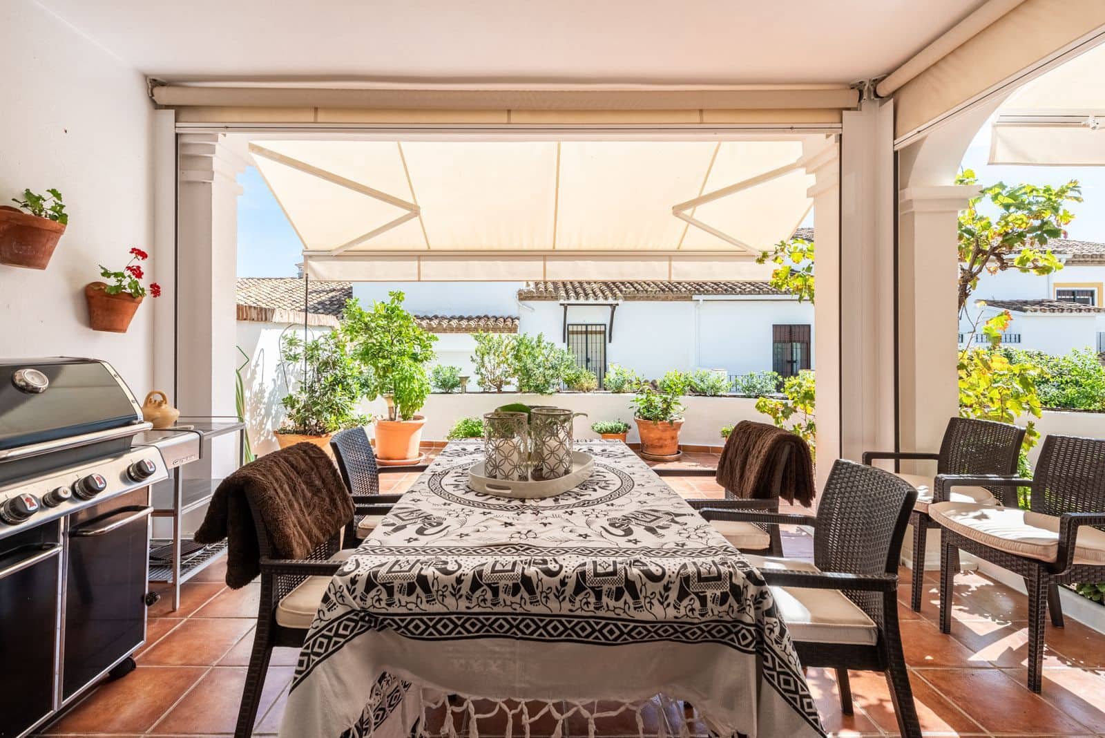 3 soverom Hus til salgs i La Quinta med svømmebasseng garasje - € 649 000 (Ref: 8614051)