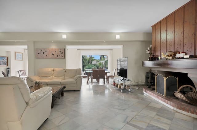 4 soverom Villa til salgs i Elviria - Cabopino, Marbella med svømmebasseng garasje - € 1 690 000 (Ref: 8614183)