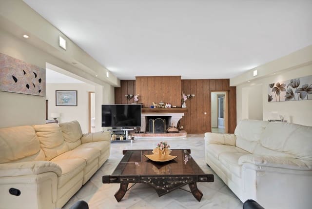 4 soverom Villa til salgs i Elviria - Cabopino, Marbella med svømmebasseng garasje - € 1 690 000 (Ref: 8614183)