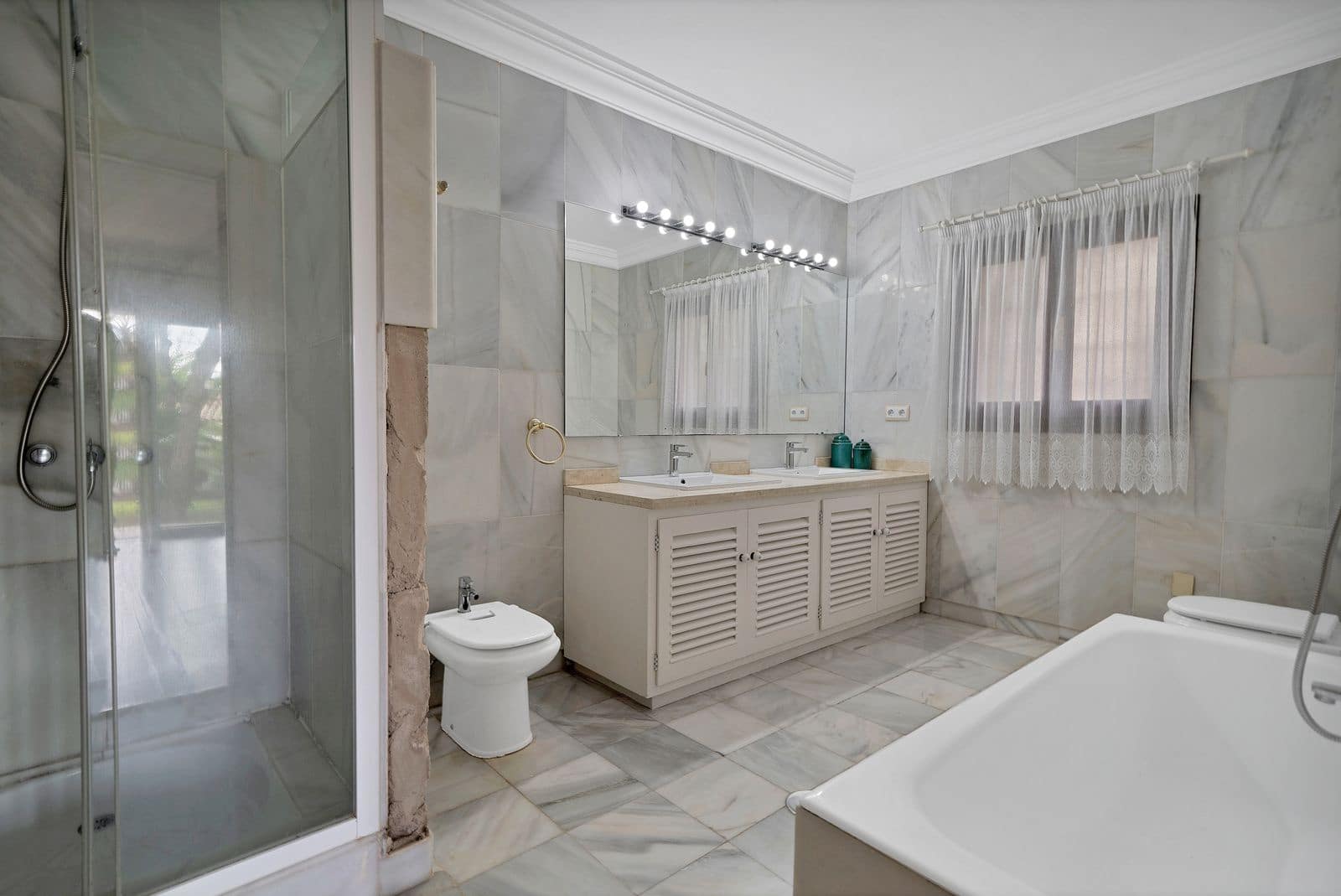 4 soveværelse Villa til salg i Marbella med swimmingpool garage - € 1.690.000 (Ref: 8614183)