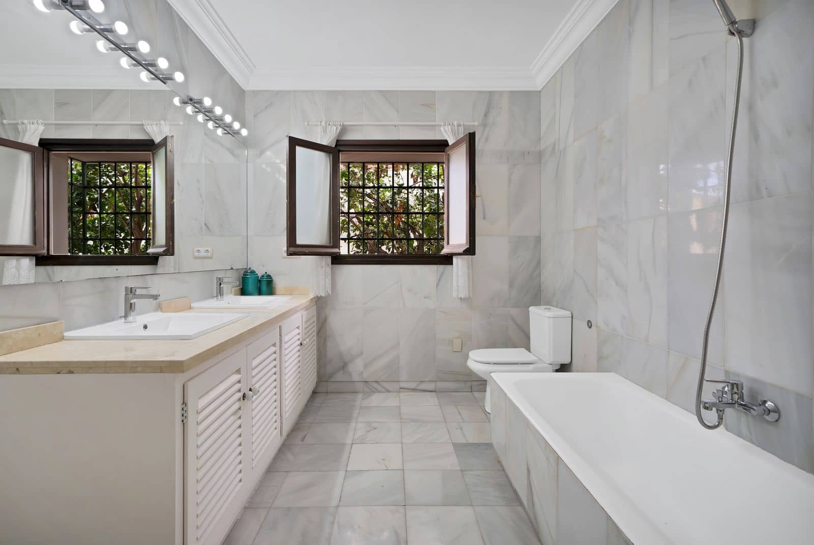 4 soveværelse Villa til salg i Marbella med swimmingpool garage - € 1.690.000 (Ref: 8614183)