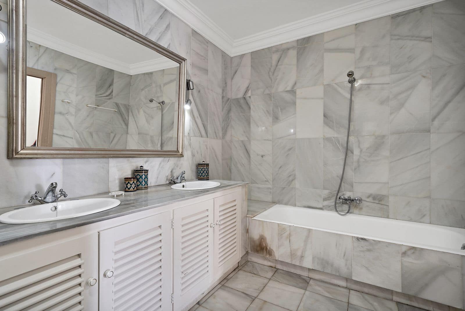 4 soveværelse Villa til salg i Marbella med swimmingpool garage - € 1.690.000 (Ref: 8614183)