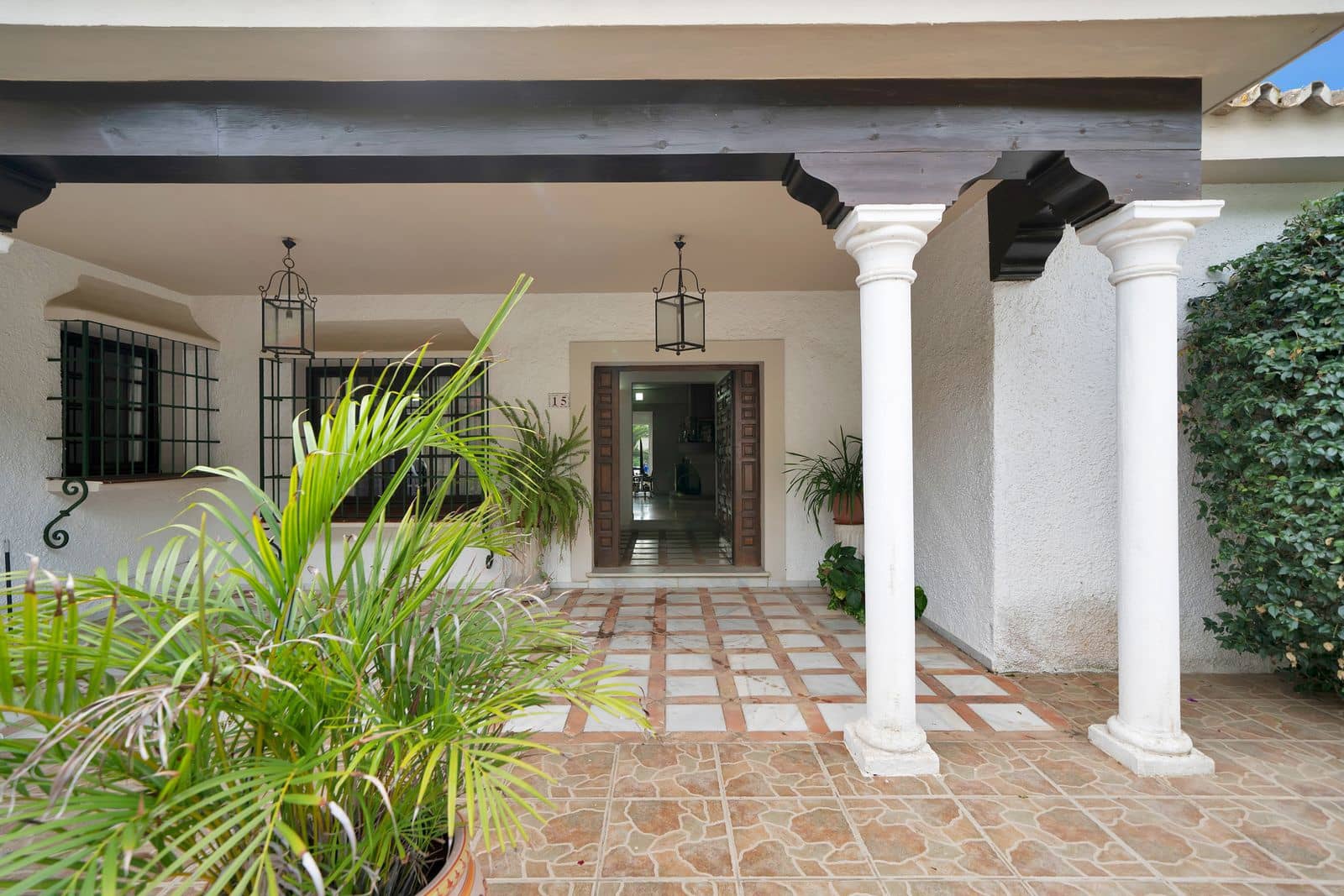 4 soveværelse Villa til salg i Marbella med swimmingpool garage - € 1.690.000 (Ref: 8614183)