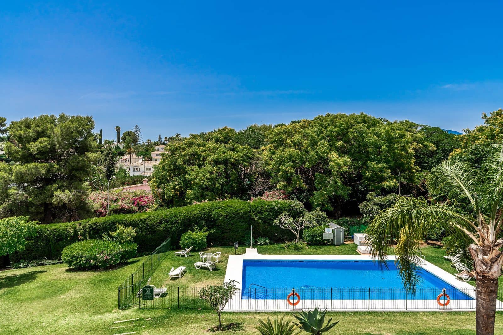 3 soveværelse Byhus til salg i Nueva Andalucia med swimmingpool garage - € 525.000 (Ref: 8615759)