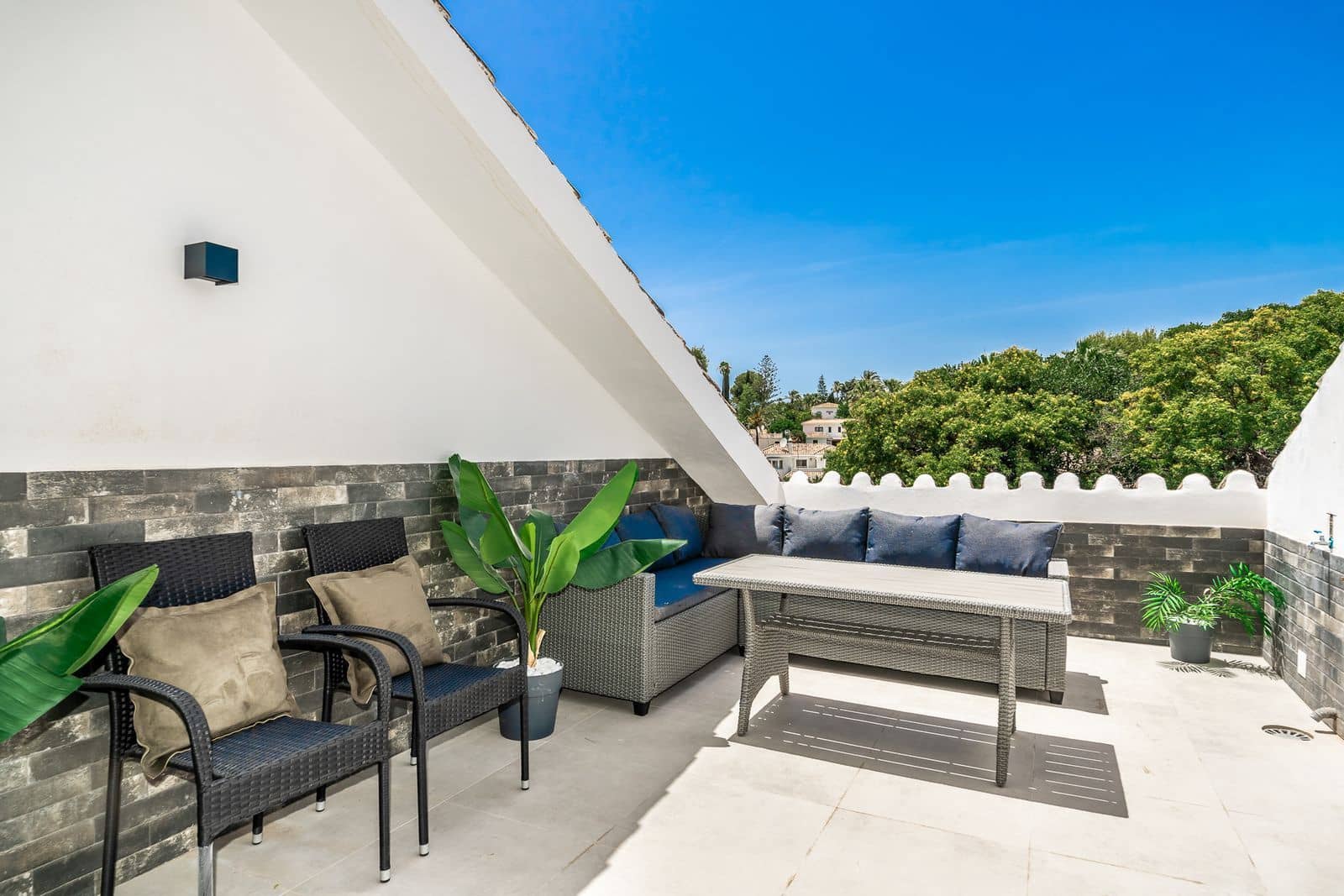 3 soveværelse Byhus til salg i Nueva Andalucia med swimmingpool garage - € 525.000 (Ref: 8615759)