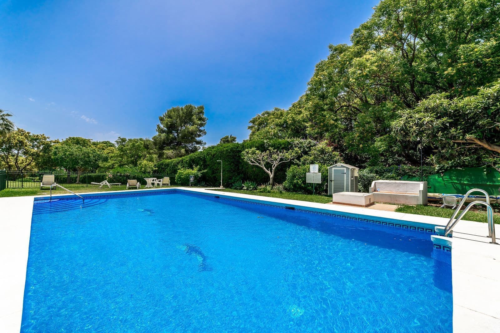 3 soveværelse Byhus til salg i Nueva Andalucia med swimmingpool garage - € 525.000 (Ref: 8615759)