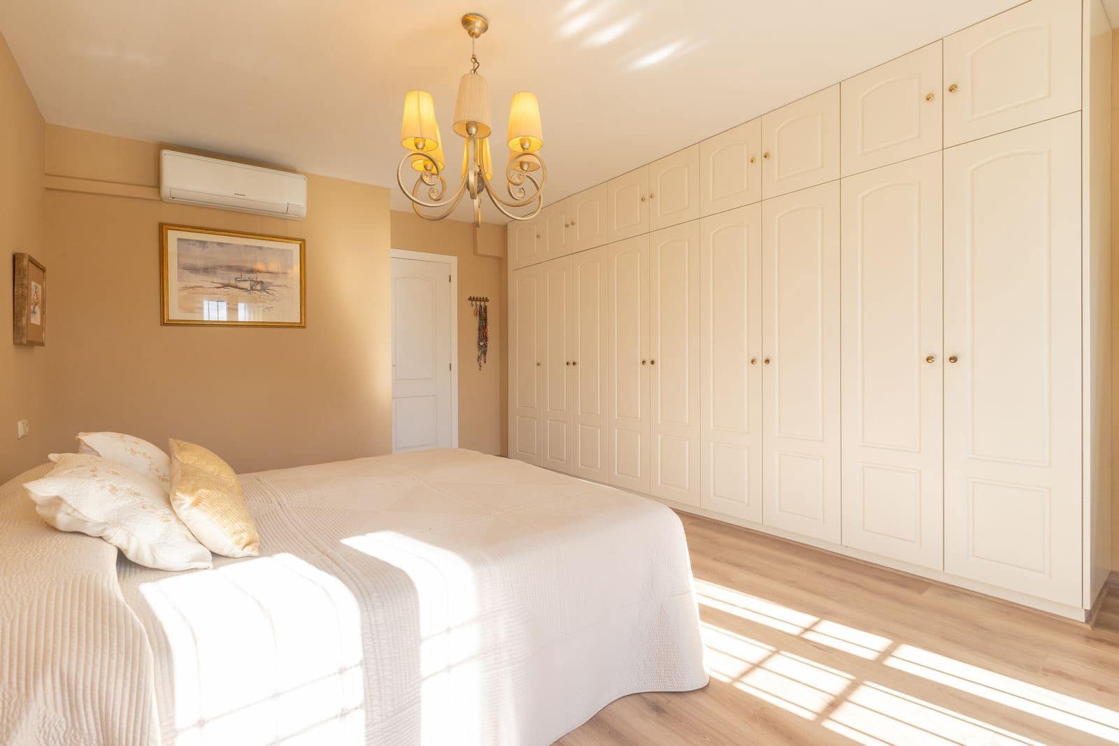 3 soveværelse Byhus til salg i Elviria med swimmingpool garage - € 698.000 (Ref: 8615773)