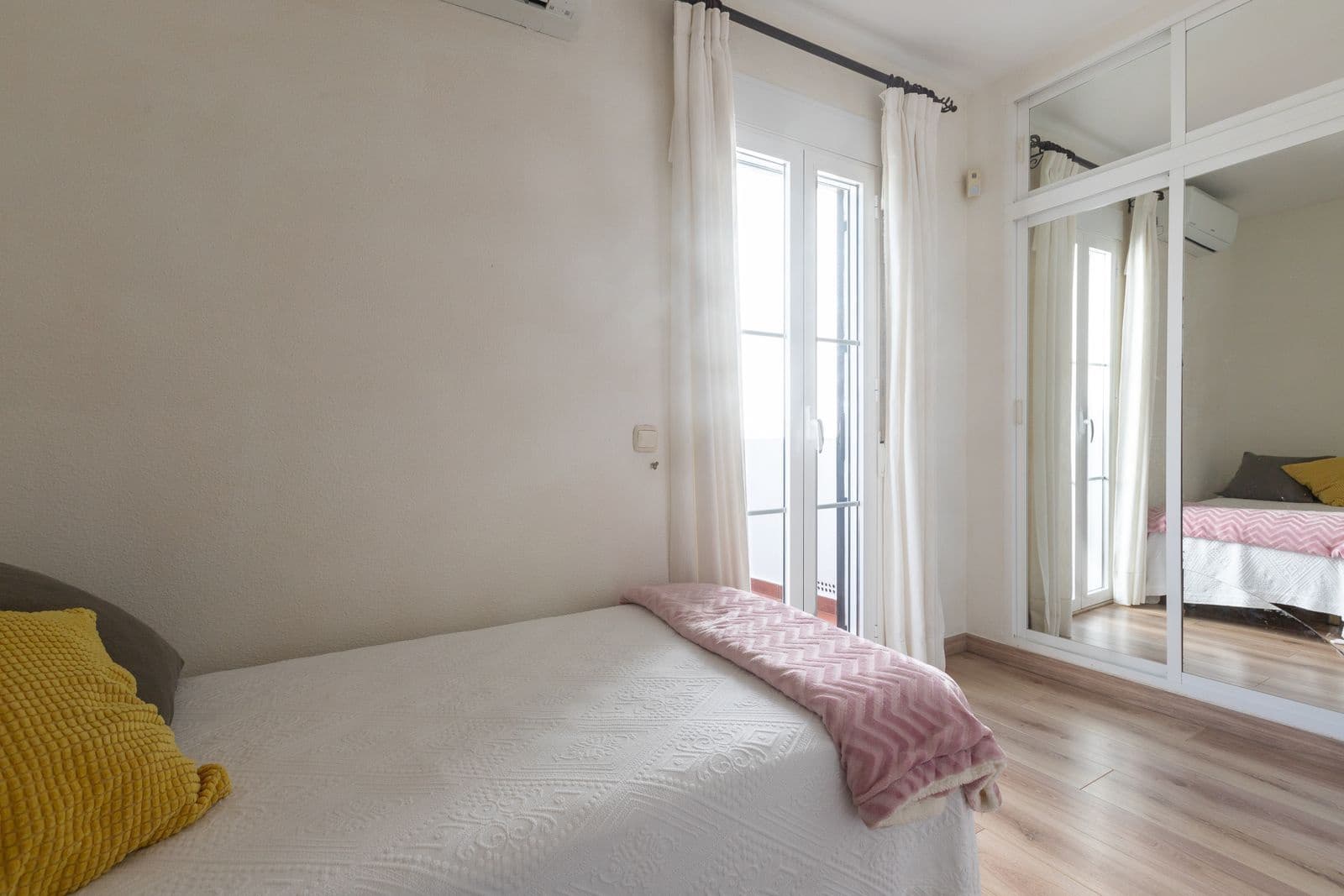 3 soveværelse Byhus til salg i Elviria med swimmingpool garage - € 698.000 (Ref: 8615773)