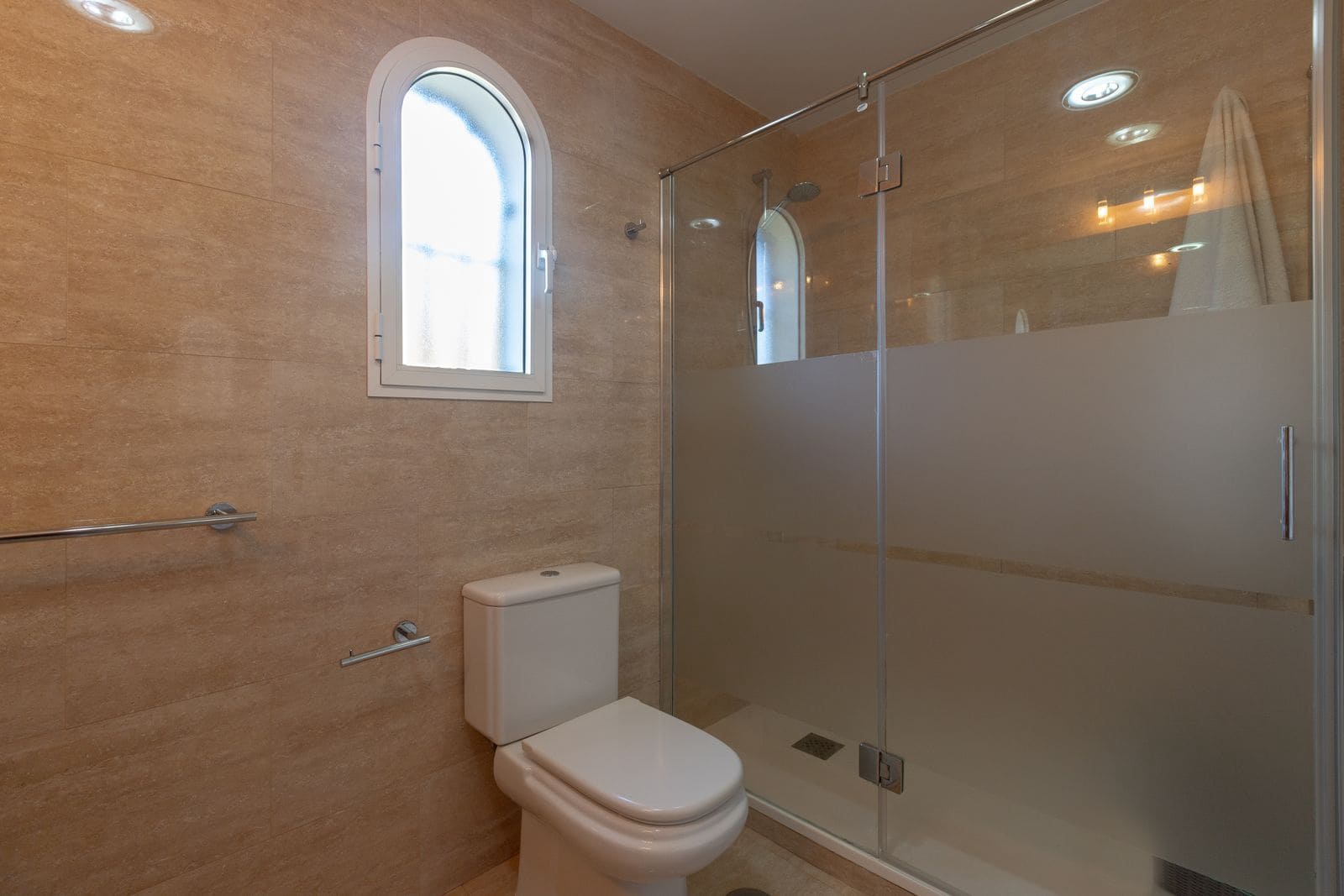 3 soveværelse Byhus til salg i Elviria med swimmingpool garage - € 698.000 (Ref: 8615773)