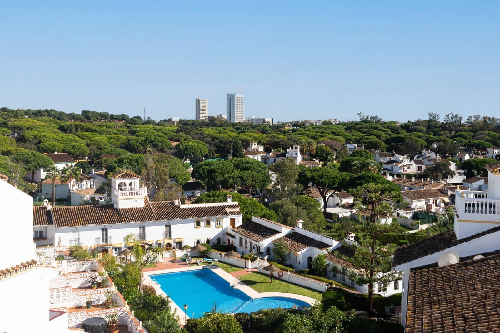 3 soveværelse Byhus til salg i Elviria med swimmingpool garage - € 698.000 (Ref: 8615773)