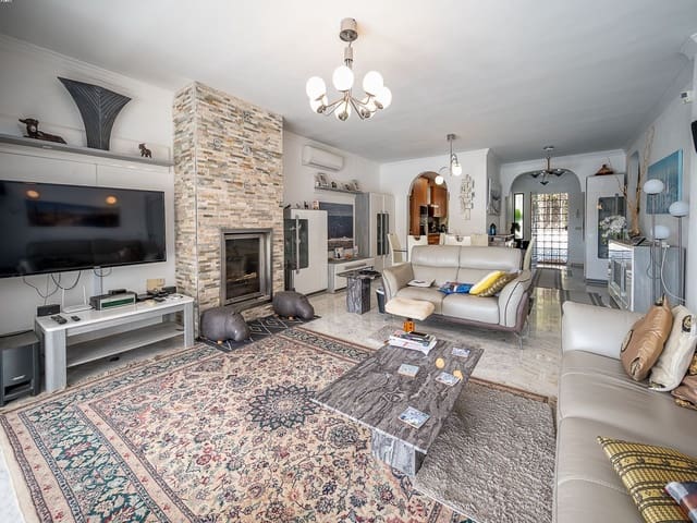 4 soverom Villa til salgs i El Chaparral, Mijas med svømmebasseng garasje - € 749 000 (Ref: 8623437)