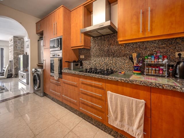 4 soverom Villa til salgs i El Chaparral, Mijas med svømmebasseng garasje - € 749 000 (Ref: 8623437)