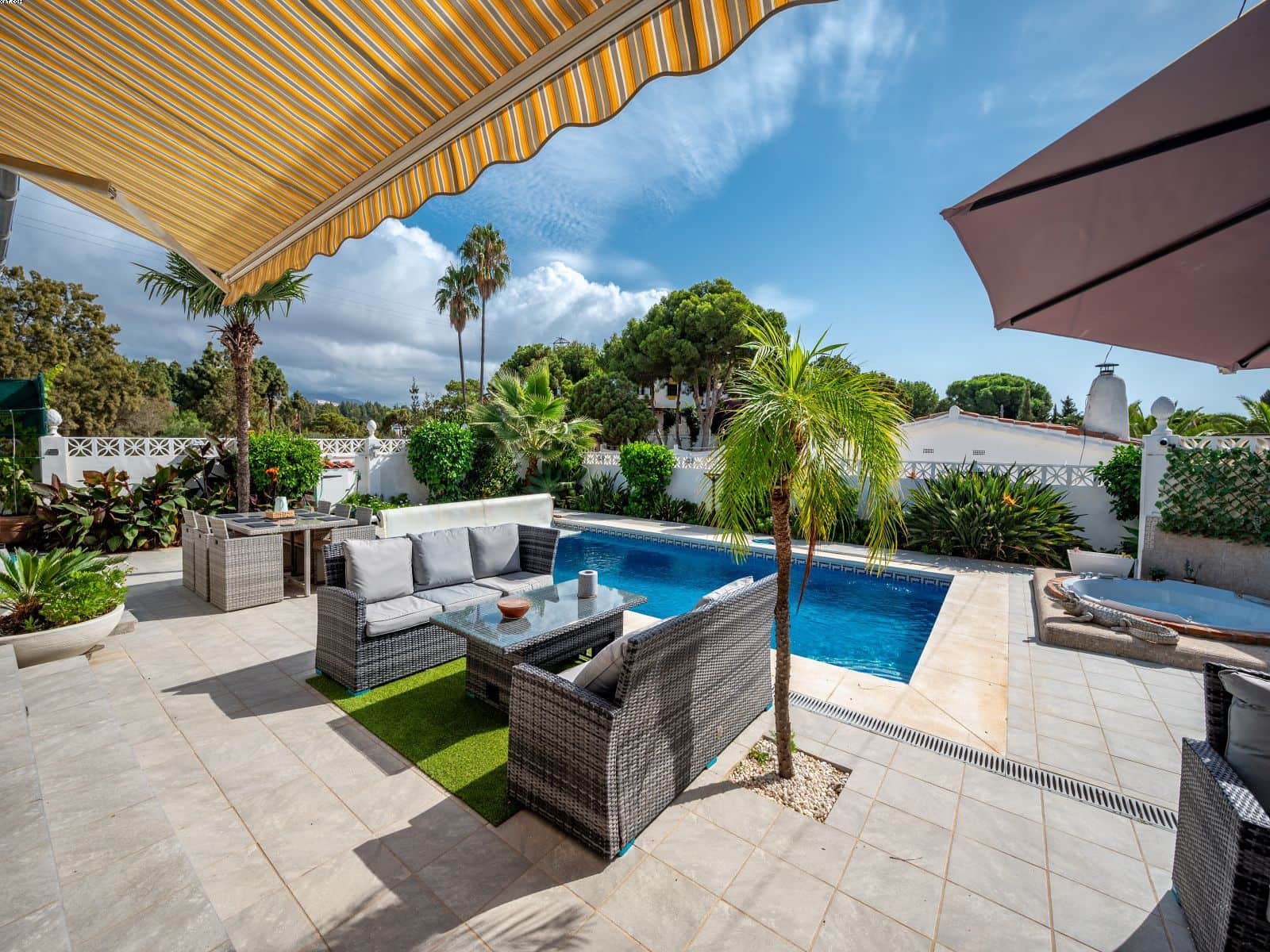 4 soveværelse Villa til salg i El Chaparral med swimmingpool garage - € 749.000 (Ref: 8623437)