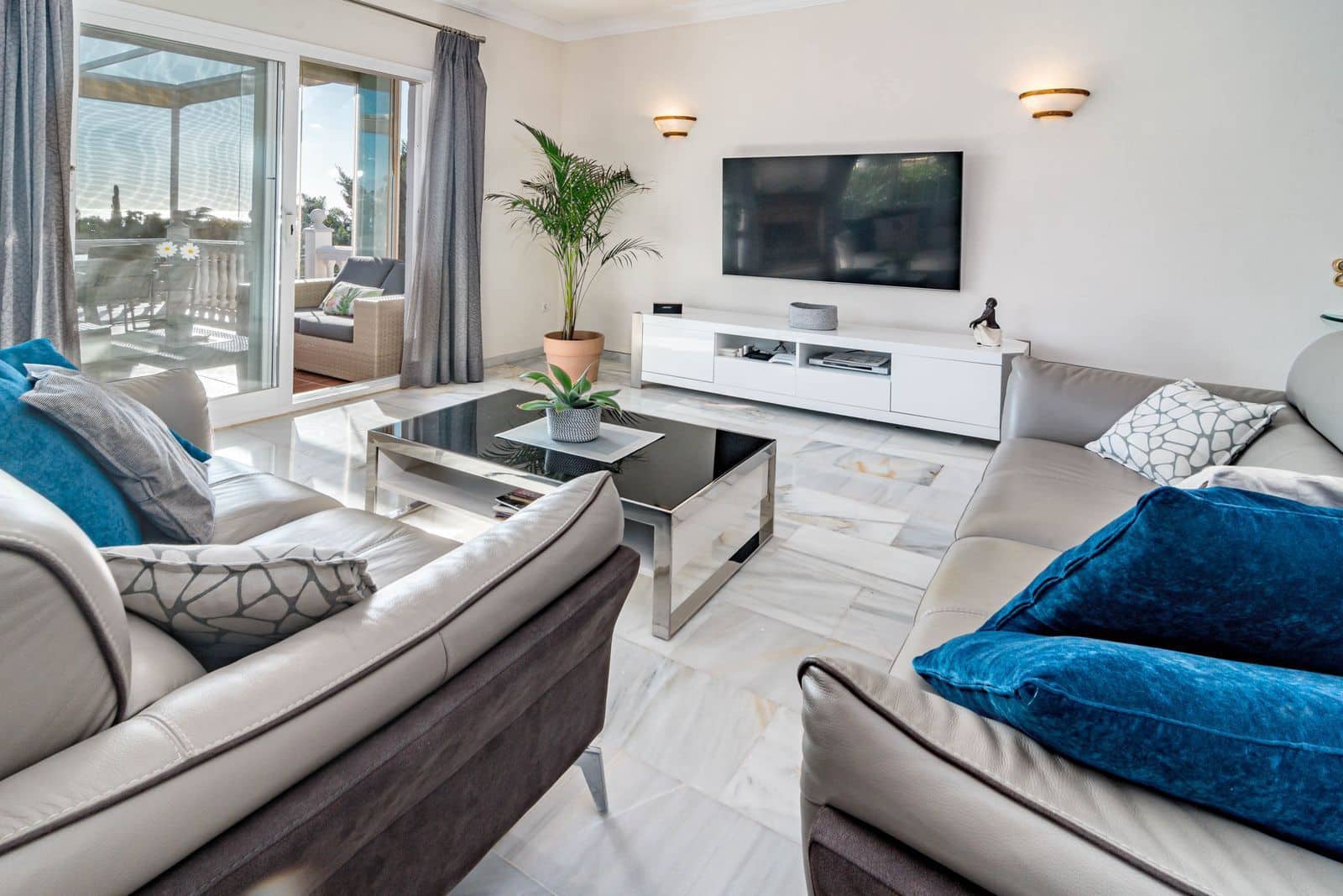 3 soveværelse Villa til salg i Calahonda med swimmingpool garage - € 695.000 (Ref: 8623452)