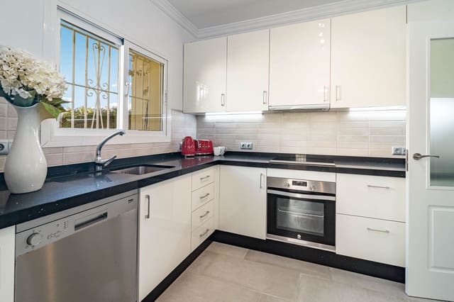 3 soveværelse Villa til salg i Calahonda, Mijas med swimmingpool garage - € 695.000 (Ref: 8623452)