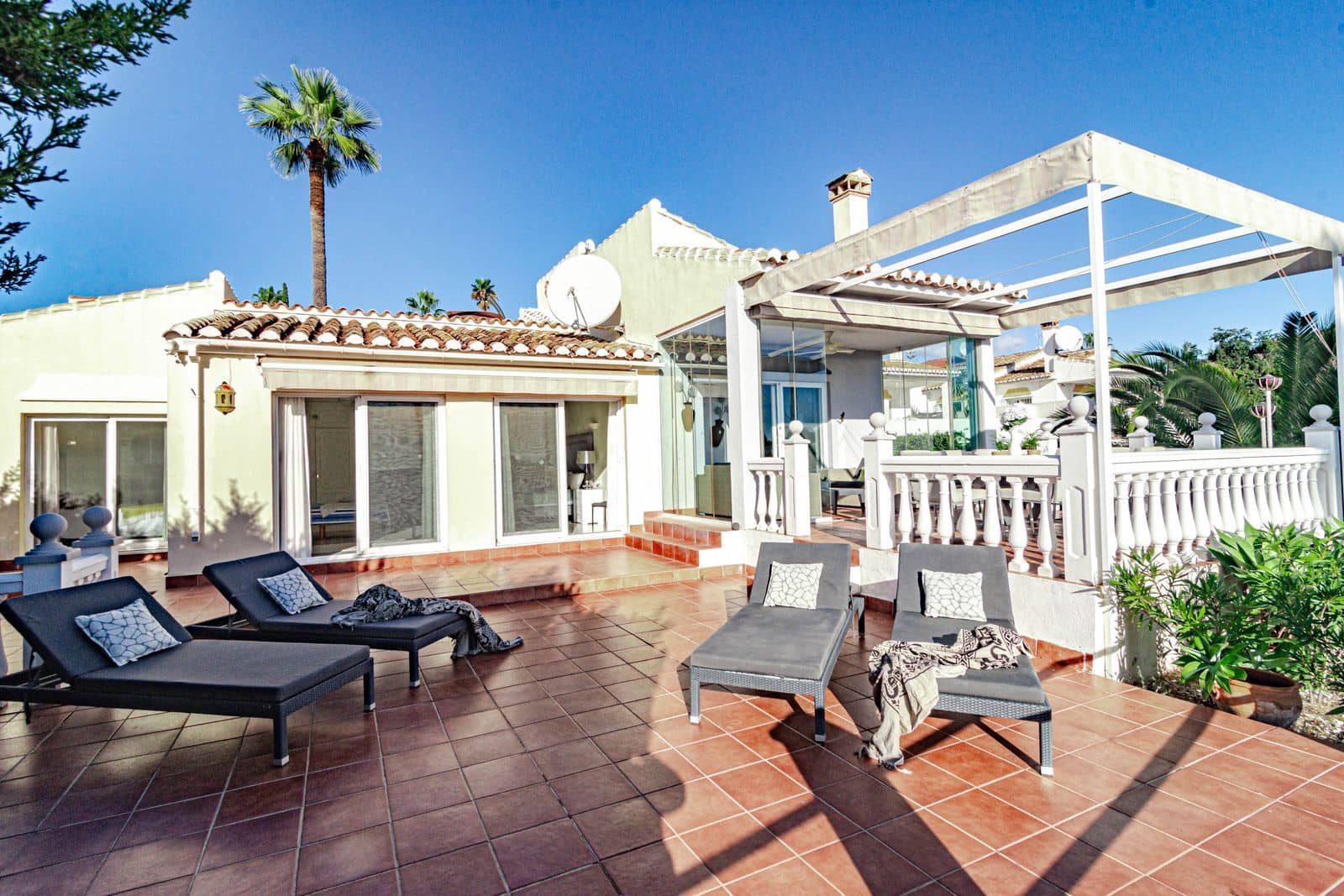 3 soveværelse Villa til salg i Calahonda med swimmingpool garage - € 695.000 (Ref: 8623452)