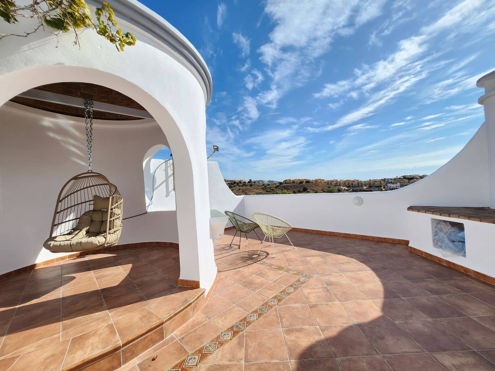 3 sypialnia Dom na sprzedaż w Calahonda z basenem garażem - 579 000 € (Ref: 8625978)