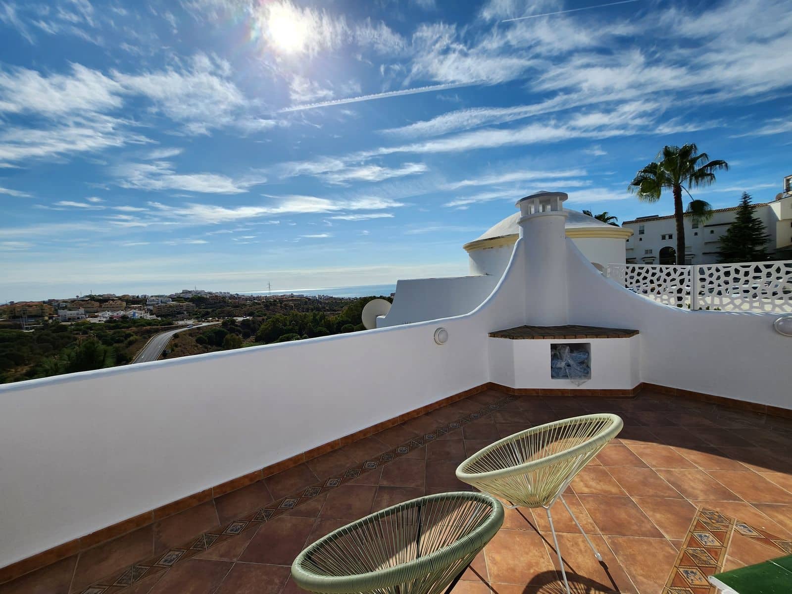 3 sypialnia Dom na sprzedaż w Calahonda z basenem garażem - 579 000 € (Ref: 8625978)