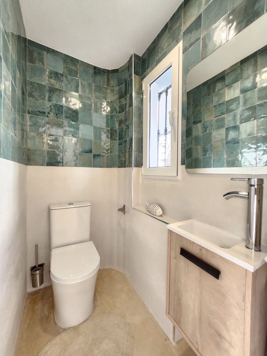 3 sypialnia Dom na sprzedaż w Calahonda z basenem garażem - 579 000 € (Ref: 8625978)