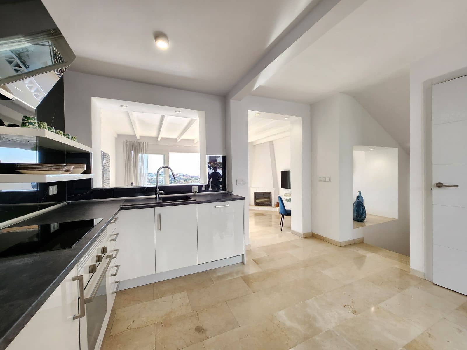 3 sypialnia Dom na sprzedaż w Calahonda z basenem garażem - 579 000 € (Ref: 8625978)