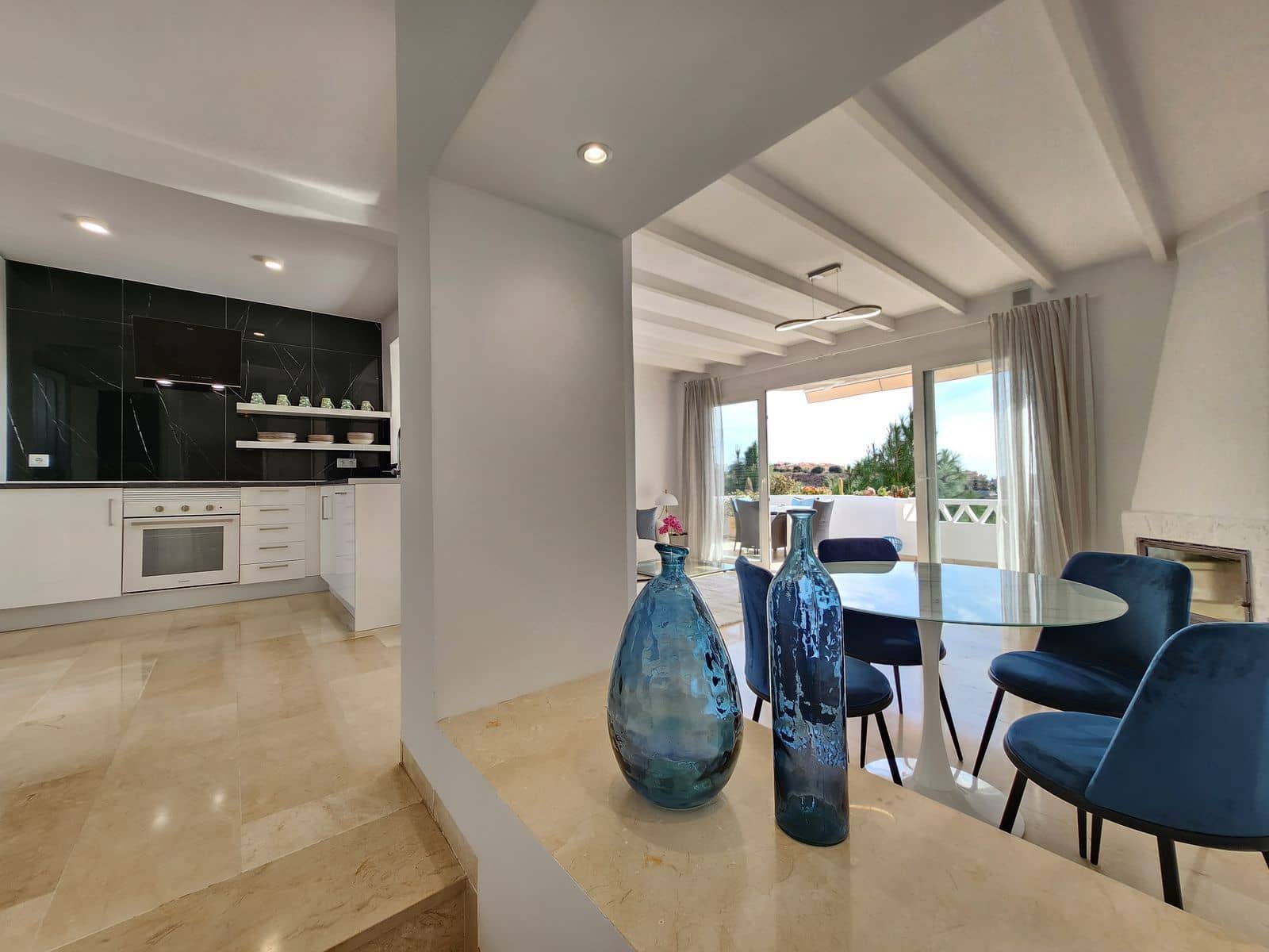 3 sypialnia Dom na sprzedaż w Calahonda z basenem garażem - 579 000 € (Ref: 8625978)