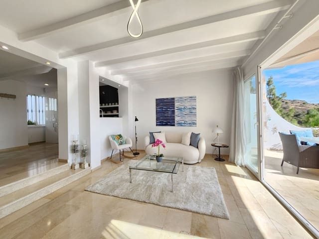 3 soveværelse Byhus til salg i Calahonda, Mijas med swimmingpool garage - € 579.000 (Ref: 8625978)