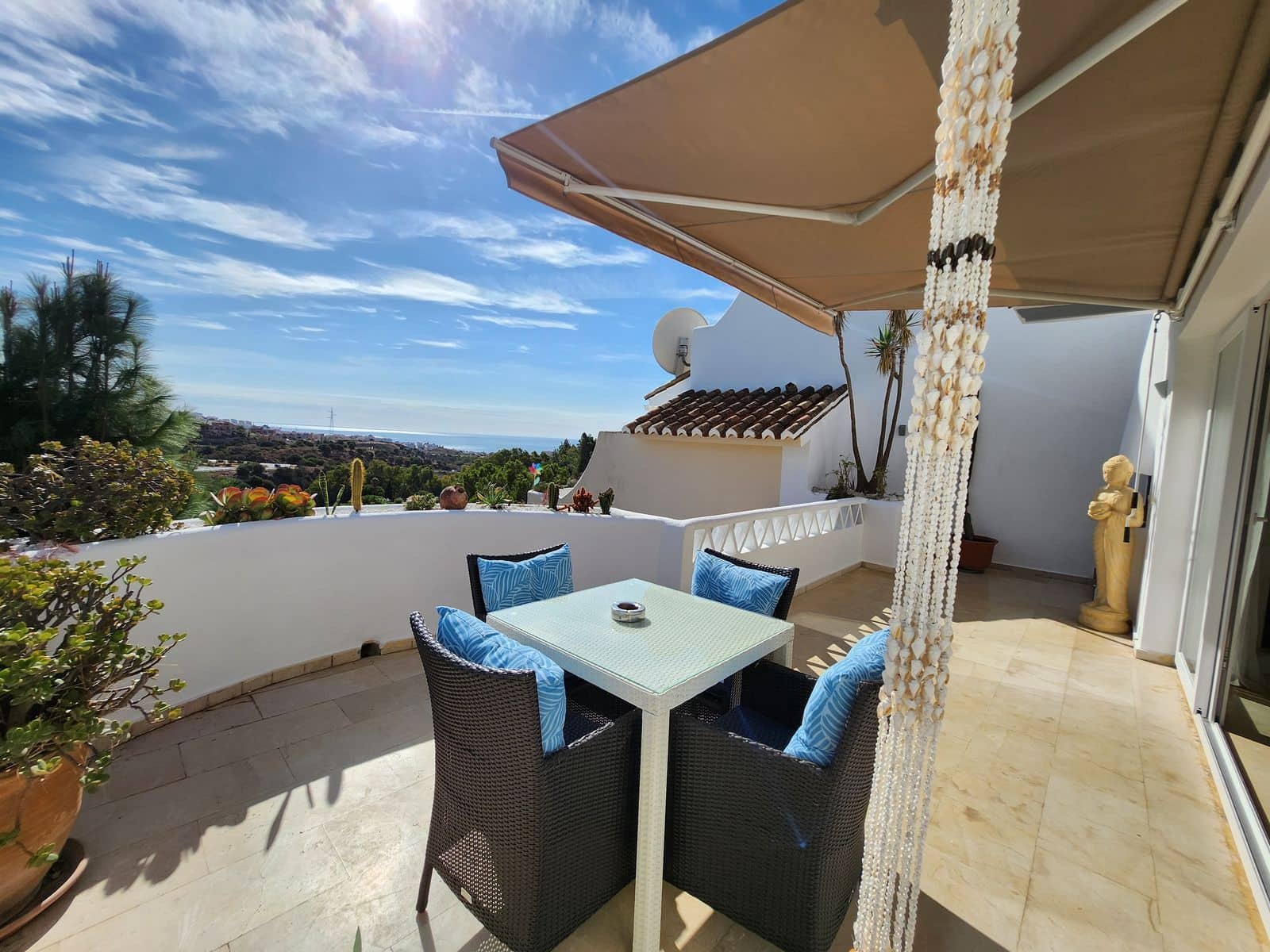 3 sypialnia Dom na sprzedaż w Calahonda z basenem garażem - 579 000 € (Ref: 8625978)