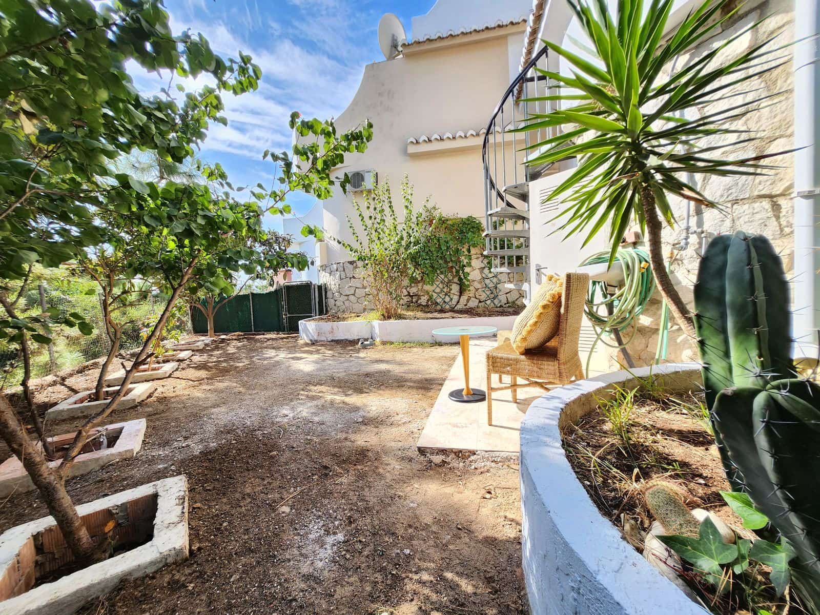 3 sypialnia Dom na sprzedaż w Calahonda z basenem garażem - 579 000 € (Ref: 8625978)